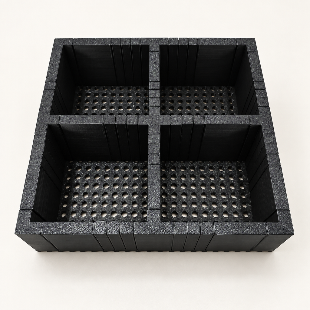 Design 2 four-compartment make-up organiser, front view