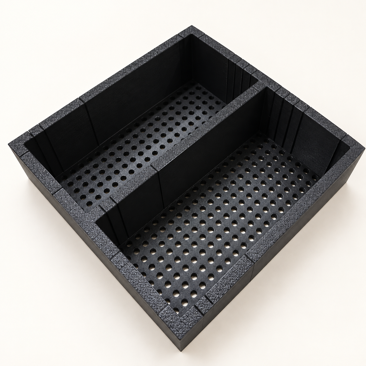 Design 3 two-compartment make-up organiser, angled view